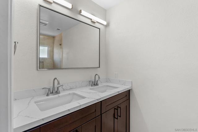 925 Moody Dr, Escondido CA: https://media.crmls.org/mediaz/47ec8d38-74ad-4c47-a00e-d33e6f0b8dab.jpg