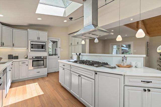885 Patrol Road, Woodside CA: https://media.crmls.org/mediaz/47ed59bb-1c3b-4932-91cf-b5cbb4d0351c.jpg
