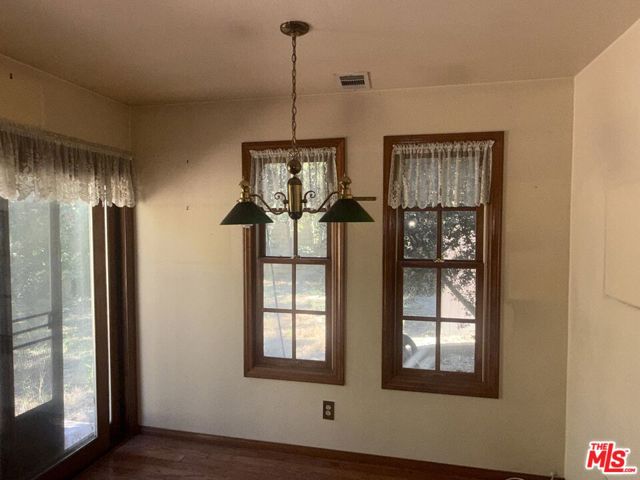 22520 Malden Street photo 5