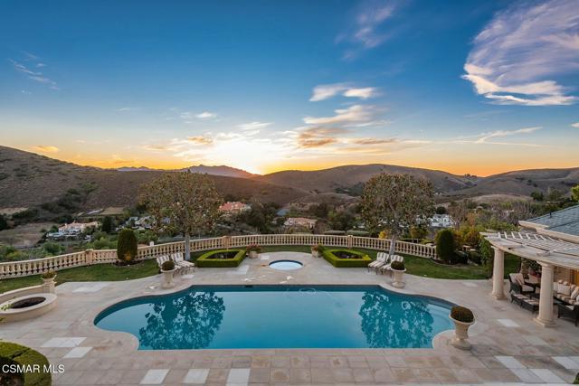 996 Vista Ridge Lane, Westlake Village CA: https://media.crmls.org/mediaz/47efdb68-a25d-4f20-b8fd-1f2695294432.jpg