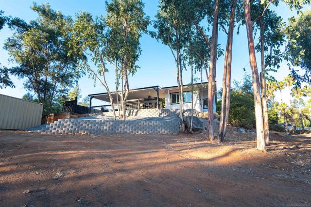 11534 Manzanita Rd, Lakeside CA: https://media.crmls.org/mediaz/47efe4ce-99bd-4c74-9a77-e54f99fc5817.jpg