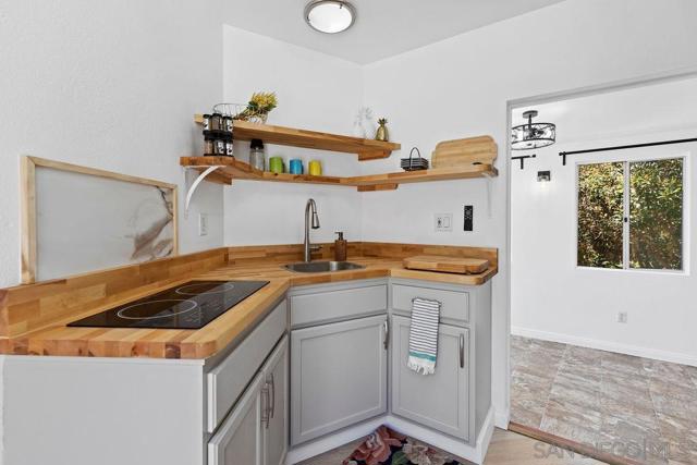 10119 Grandview, La Mesa CA: https://media.crmls.org/mediaz/47eff849-ef41-42ab-a553-2df366659ee0.jpg