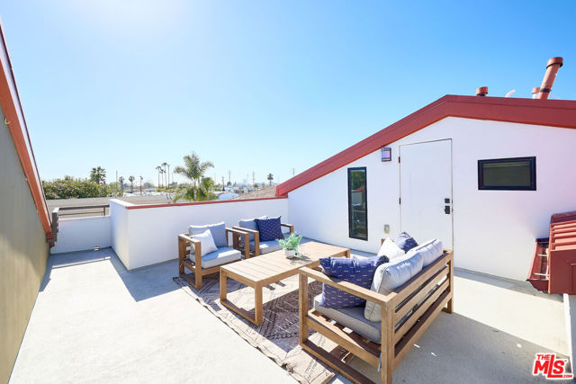 2121 Virginia Avenue, Santa Monica CA: https://media.crmls.org/mediaz/47f096a6-a73d-4343-a467-41367f95d607.jpg