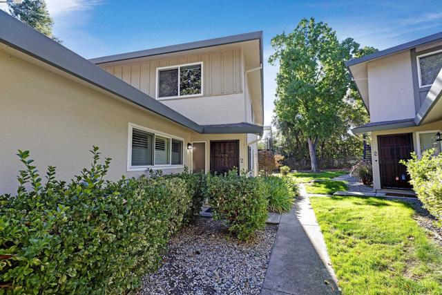2207 Segundo Ct, Pleasanton CA: https://media.crmls.org/mediaz/47f0cd89-0ed1-4e52-bde6-85f119446719.jpg