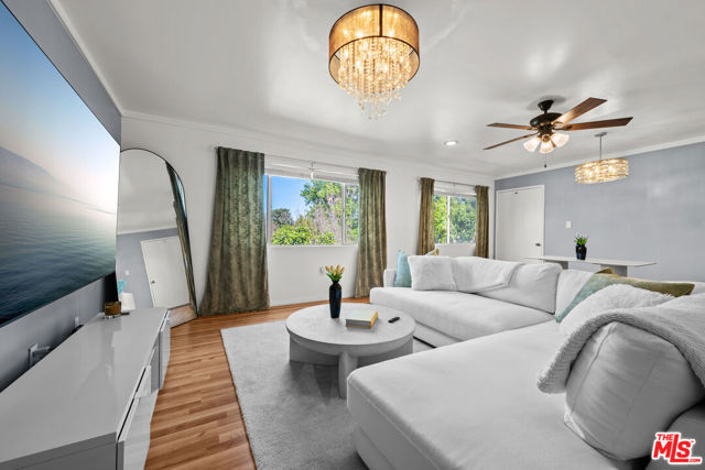 12801 Moorpark Street, Studio City CA: https://media.crmls.org/mediaz/47f0d28a-a5e2-45e3-903e-75ee45971d8a.jpg