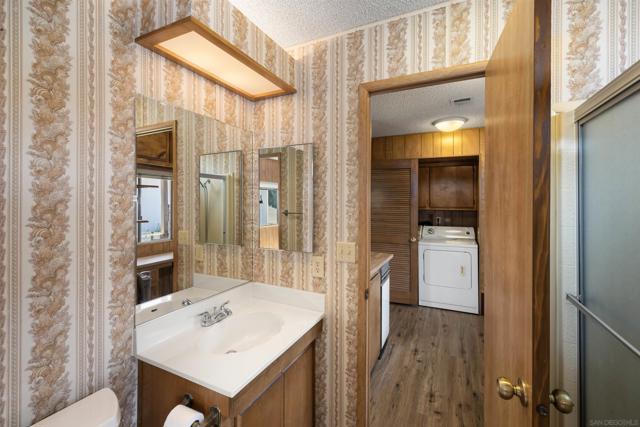 9255 N Magnolia Avenue, Santee CA: https://media.crmls.org/mediaz/47f120a9-1ec9-4a40-b7f0-d85503ba0ff3.jpg