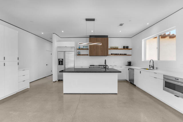 41265 Lakeshore Boulevard, Aguanga CA: https://media.crmls.org/mediaz/47f1659e-7078-4eca-aeed-eb1c64be4803.jpg