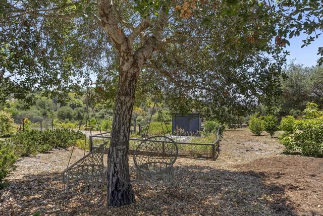 3860 Las Flores, Fallbrook CA: https://media.crmls.org/mediaz/47f17df0-7ed9-478b-ba8b-f4f941d75f9a.jpg