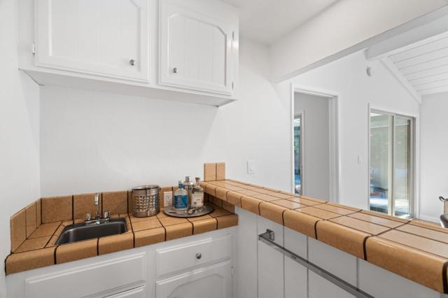 1425 Cedar Place, Los Altos CA: https://media.crmls.org/mediaz/47f1b6f1-bdfe-4ad0-88f5-cc8b42e3fac6.jpg