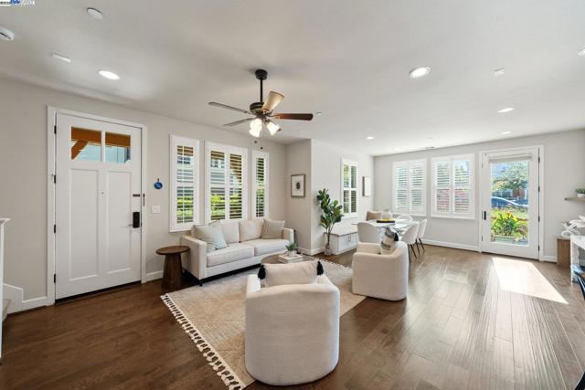 454 Persimmon Common, Livermore CA: https://media.crmls.org/mediaz/47f1d810-daa8-4a57-b98c-9c60dcdef198.jpg