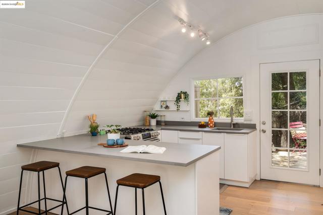 2976 Joaquin Miller Rd, Oakland CA: https://media.crmls.org/mediaz/47f21296-b8f8-47dd-aaa5-c6151d8a1359.jpg