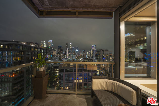 1155 S Grand Avenue, Los Angeles CA: https://media.crmls.org/mediaz/47f2aa3b-4a9b-4c71-822a-f4bb7b9b922c.jpg