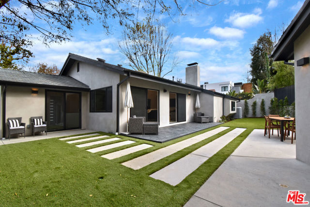 4512 Libbit Avenue, Encino CA: https://media.crmls.org/mediaz/47f32192-317f-408b-bb33-a86c8e706992.jpg