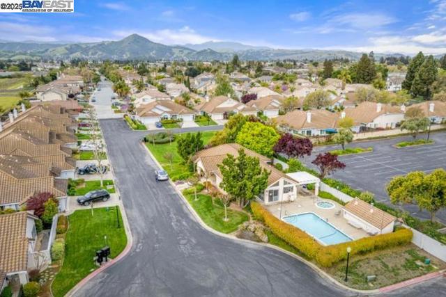 16935 Sugar Pine Dr, Morgan Hill CA: https://media.crmls.org/mediaz/47f42c13-67c3-449b-a1ba-d2949a5b575a.jpg