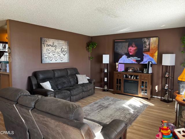 Detail Gallery Image 4 of 13 For 4811 S G St, Oxnard,  CA 93033 - 3 Beds | 2 Baths