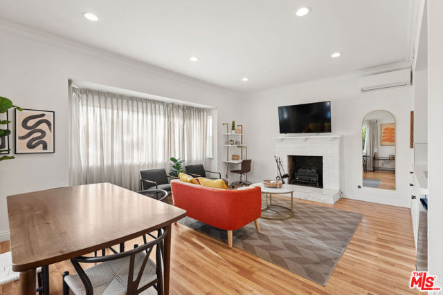 5918 S La Cienega Boulevard, Los Angeles CA: https://media.crmls.org/mediaz/47f4c13b-68bf-447a-8968-cdc7d70c572a.jpg