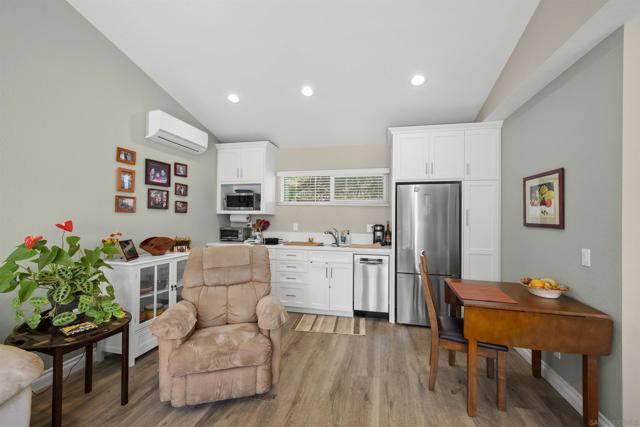 1510 2 Orangeview Dr,  CA: https://media.crmls.org/mediaz/47f4cf5d-4040-4600-9eee-a24ccf09ac2a.jpg