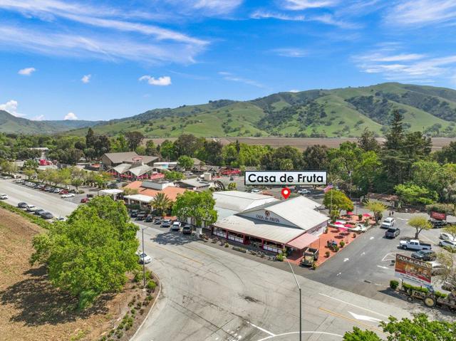 22500 Pacheco Pass Hwy,  CA: https://media.crmls.org/mediaz/47f4d8cb-3ae2-4158-ad8b-99d211e2acb7.jpg