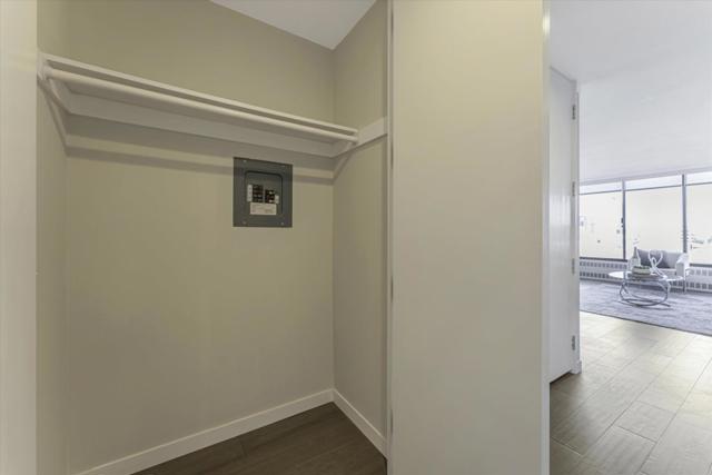 565 Bellevue Avenue, Oakland CA: https://media.crmls.org/mediaz/47f66767-ec9d-4ddf-8252-87329a84a740.jpg