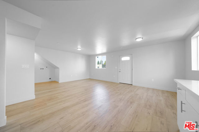 236 W 84th Place, Los Angeles CA: https://media.crmls.org/mediaz/47f6aded-cd03-44d3-92fe-09548ab129d6.jpg
