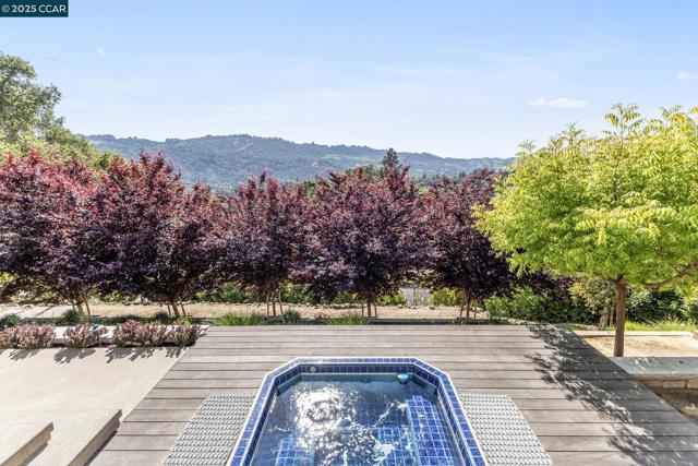 25 La Campana, Orinda CA: https://media.crmls.org/mediaz/47f72a66-550e-4d61-9dc3-8c08a9e72105.jpg