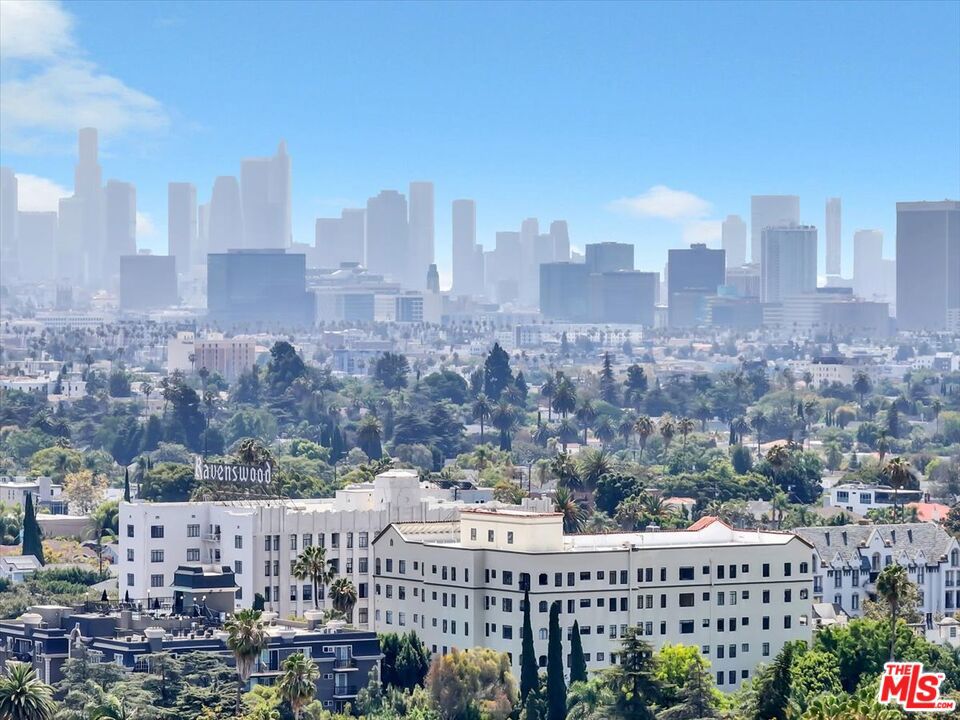 https://media.crmls.org/mediaz/47f7c357-0d77-42b9-bb10-417b78a90041.jpg?preset=X-Large