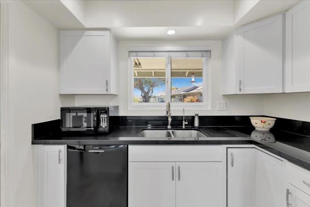 Detail Gallery Image 15 of 47 For 3685 Vista Campana N #56,  Oceanside,  CA 92057 - 3 Beds | 2 Baths