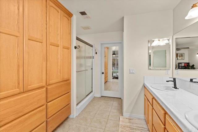 Image 18 of 35 For 933 Silverbrook Drive