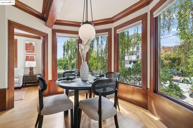 408 Euclid Ave, Oakland CA: https://media.crmls.org/mediaz/47f8d121-6208-4449-a37e-dbfc63faf5e9.jpg