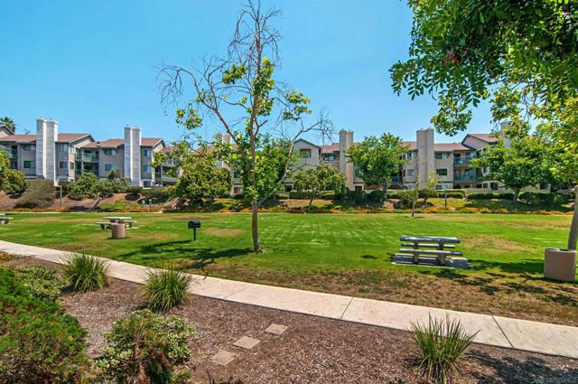 2914 Elm Tree Ct, Spring Valley CA: https://media.crmls.org/mediaz/47f8d9b1-6f7e-4bc2-b955-f2d7a9bd972f.jpg