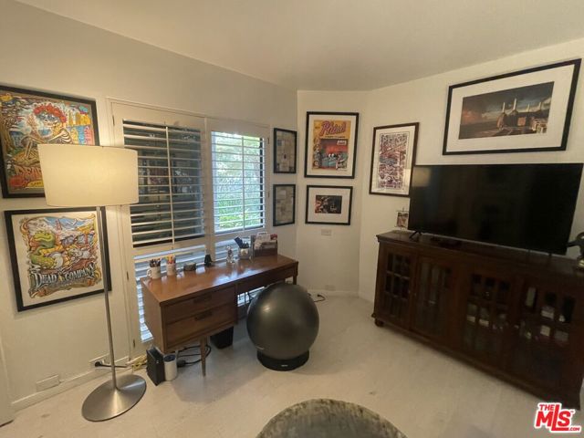 2950 Neilson Way, Santa Monica CA: https://media.crmls.org/mediaz/47f93bbb-33a0-400c-925e-cc5258541fce.jpg