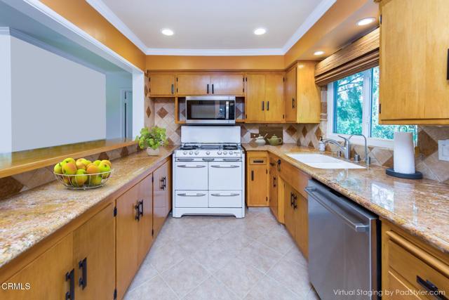 1372 Inverness Drive, Pasadena CA: https://media.crmls.org/mediaz/47fa434f-302a-461e-a384-96a1e5cdcab1.jpg