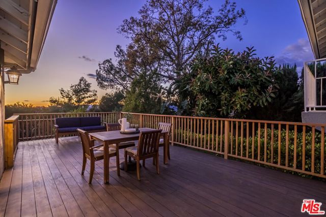 4015 Karelia Street, Los Angeles CA: https://media.crmls.org/mediaz/47fa5944-7b48-4ba8-8770-4efbc50fdc88.jpg