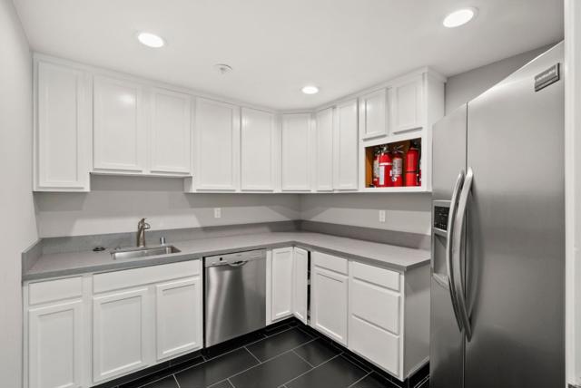 Image 21 of 33 For 558560 Waverley Street