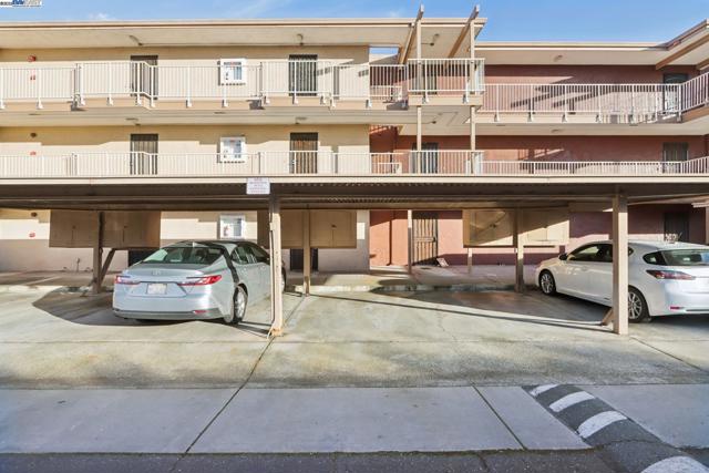 Image 13 of 25 For 38455 Bronson St  128