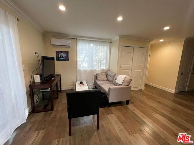 7412 Jamieson Avenue, Reseda CA: https://media.crmls.org/mediaz/47fb3913-b59e-4925-a743-89c312393b6c.jpg