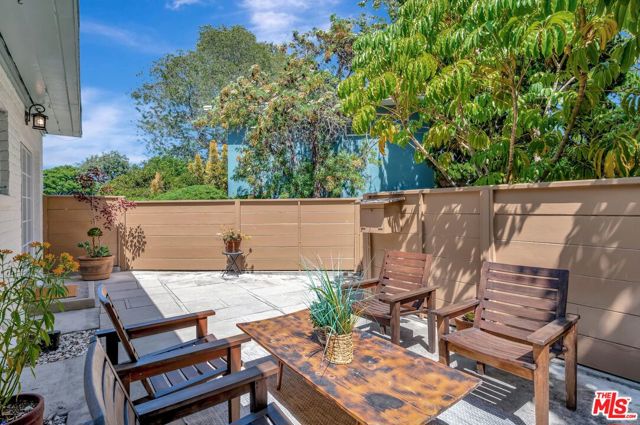 5513 Village, Los Angeles CA: https://media.crmls.org/mediaz/47fb6cfe-a02d-4c41-bbd4-ff0c5babe5ba.jpg