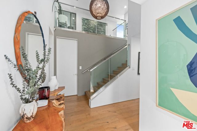 2736 Armacost Avenue, Los Angeles CA: https://media.crmls.org/mediaz/47fb8fe9-1a5c-4770-ba06-8abee4e31020.jpg