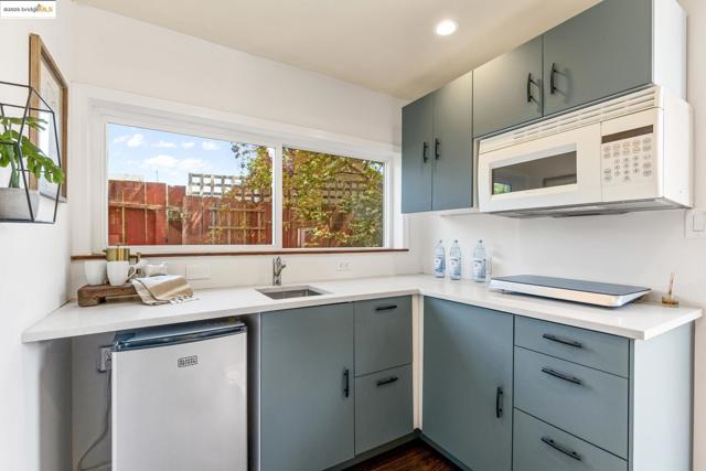 820 Amador St, Richmond CA: https://media.crmls.org/mediaz/47fbf3ba-0f8f-4f21-a79a-61371cbeb1d0.jpg