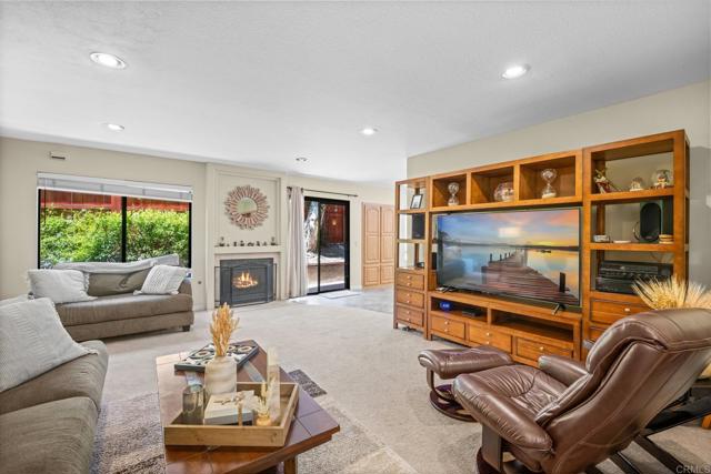 10965 Elderwood Ct, Scripps Miramar CA: https://media.crmls.org/mediaz/47fc4f8f-31a8-4595-828c-8dda6d4f817c.jpg