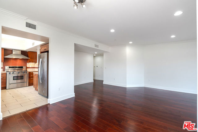 1409 Armacost Avenue, Los Angeles CA: https://media.crmls.org/mediaz/47fc8b22-5a8e-4dab-a2ee-3fe20ee9740f.jpg