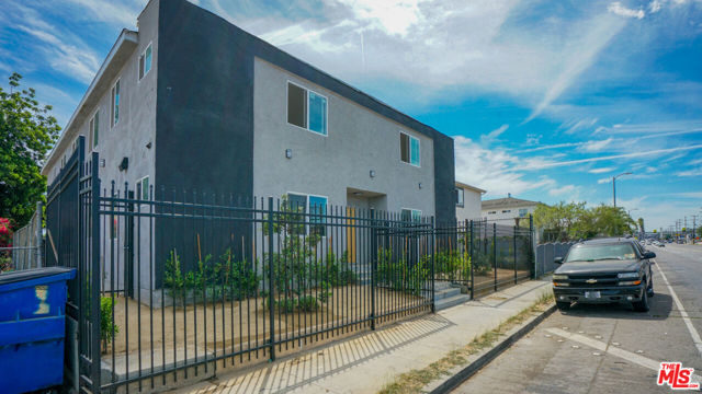10412 S Figueroa Street, Los Angeles CA: https://media.crmls.org/mediaz/47fccfb2-f3ba-46cf-89c8-a1462c70d67d.jpg