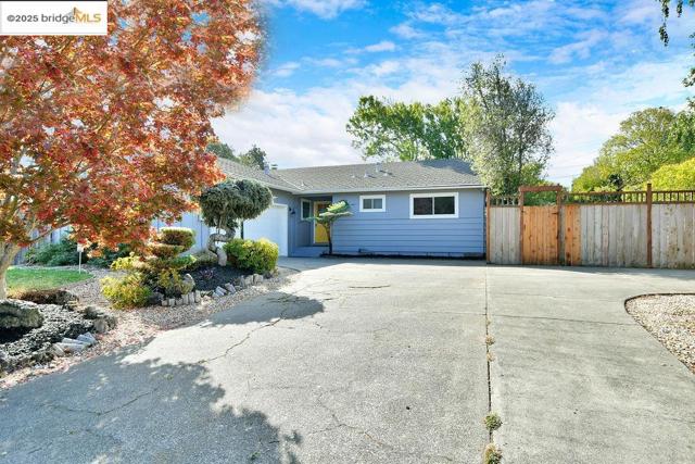 2449 Center Rd, Novato CA: https://media.crmls.org/mediaz/47fd475d-f087-46f6-99b6-fa4eb13c7d4f.jpg