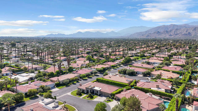 29 El Roble Court, Rancho Mirage CA: https://media.crmls.org/mediaz/47fd6f05-a29d-4853-ad68-ef82ccb45f54.jpg