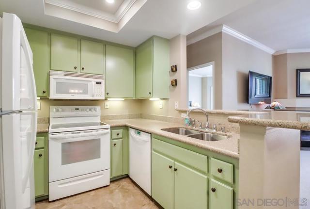 2020 Camino De La Reina, San Diego CA: https://media.crmls.org/mediaz/47fd7fc7-58f1-4259-9eee-42e14088d32a.jpg