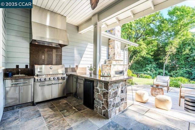 1291 Clover Ln, Walnut Creek CA: https://media.crmls.org/mediaz/47fdbb27-6c9c-42ed-8caf-e3f535ecbdbc.jpg