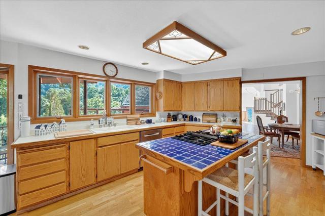 5224 Twin Falls Road, Morgan Hill CA: https://media.crmls.org/mediaz/47fe4213-108b-490a-9009-bae979a4f75f.jpg