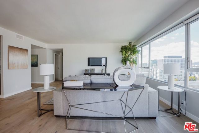 3460 W 7th Street, Los Angeles CA: https://media.crmls.org/mediaz/47fe44cf-2afd-4889-ae2c-e63768b44565.jpg