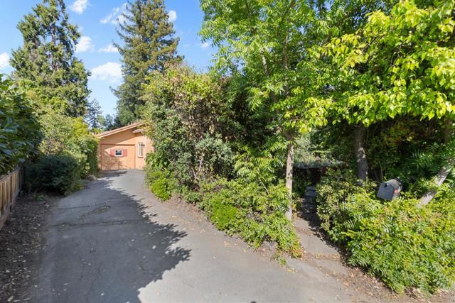620 Olive Street, Menlo Park CA: https://media.crmls.org/mediaz/47fea08c-7f0a-4092-9e60-ea0b3b23f511.jpg