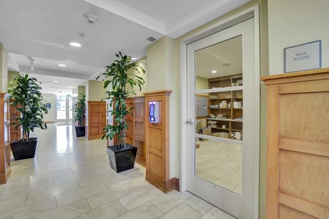 175 W Saint James Street, San Jose CA: https://media.crmls.org/mediaz/47feaf16-1215-4b52-9e90-d74fb7c07a43.jpg